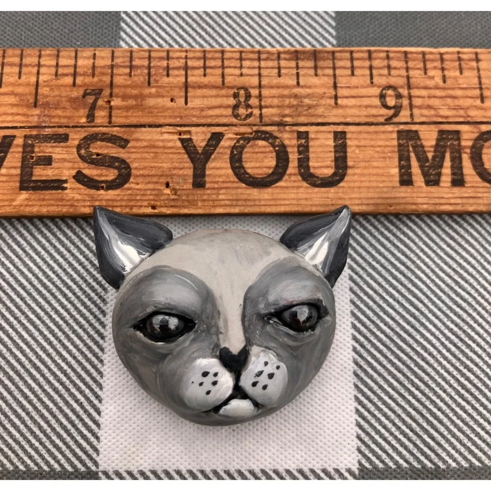 Cat Face Brooch Unisex OS Grey Handmade Painted Clay Grumpy Pin
